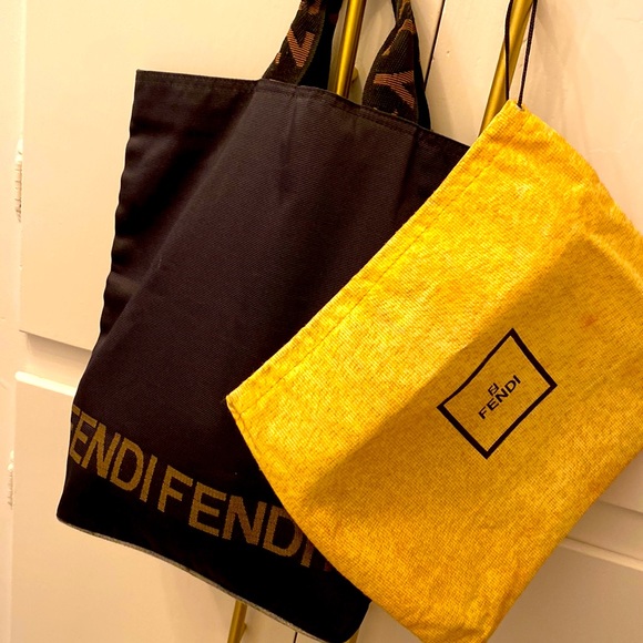 FENDI TOTE 1925 great loved condition with Fendi dust bag. - Picture 2 of 7